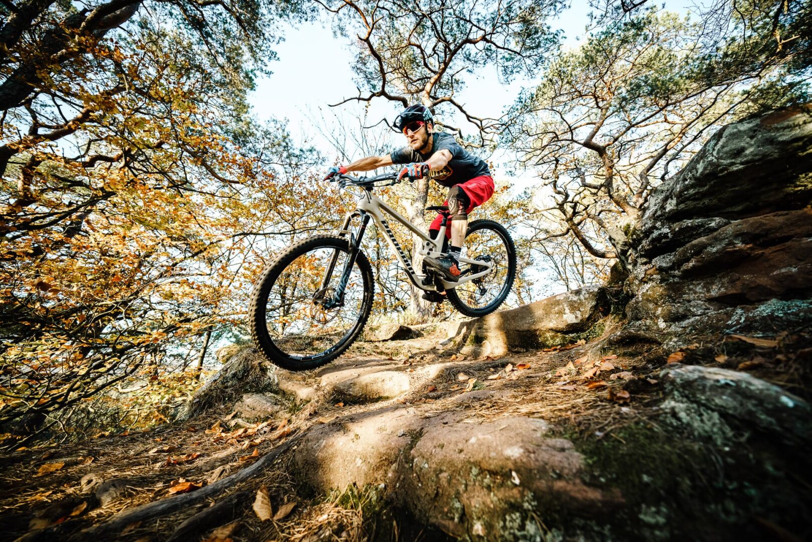 Is there a better feeling than to become one with your bike?Feeling the flow and simply let run? Our Hugene 2 puts a grin on your face on every trail and allows you to enjoy yourself and just have fun.