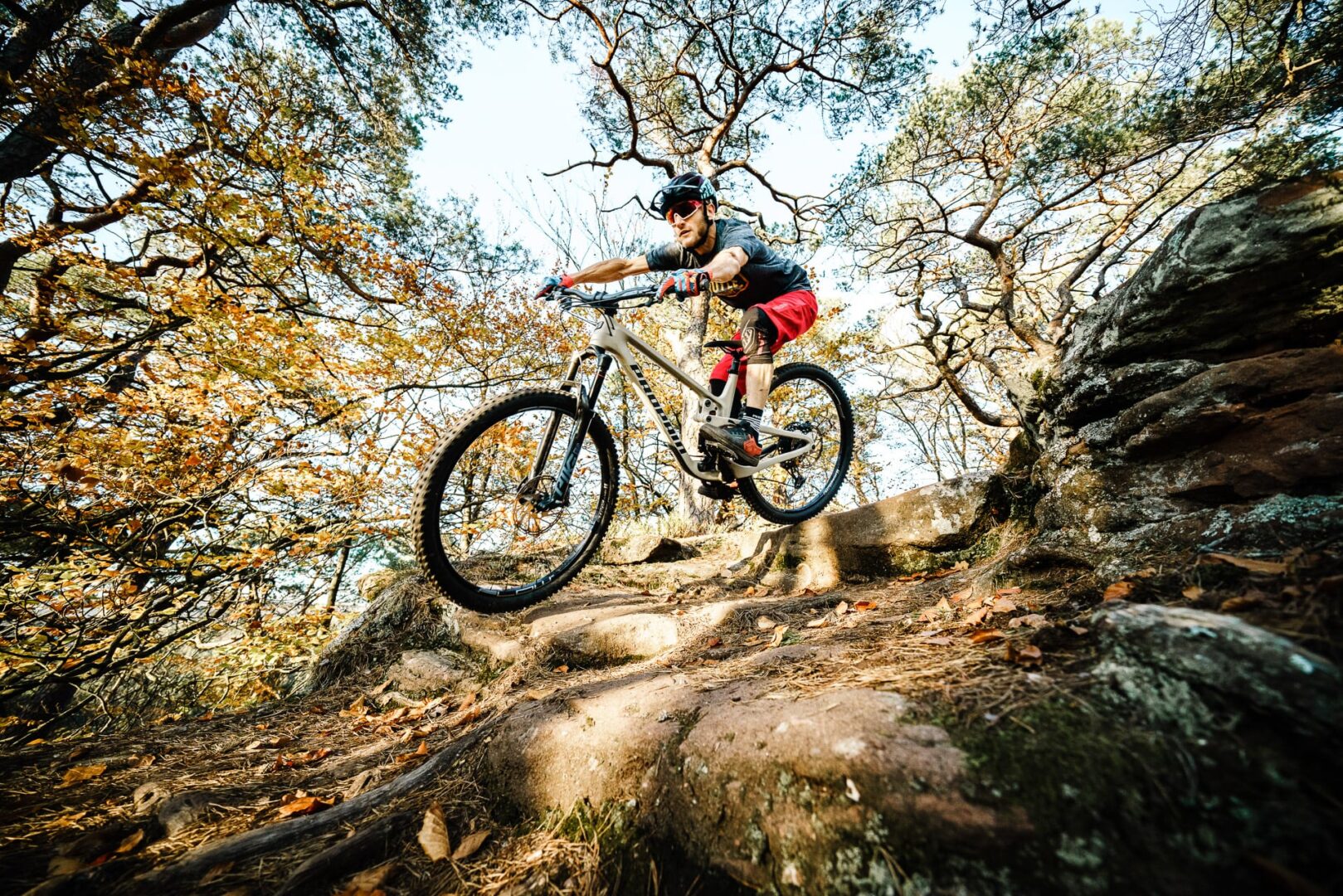 Is there a better feeling than to become one with your bike?Feeling the flow and simply let run? Our Hugene puts a grin on your face on every trail and allows you to enjoy yourself and just have fun.