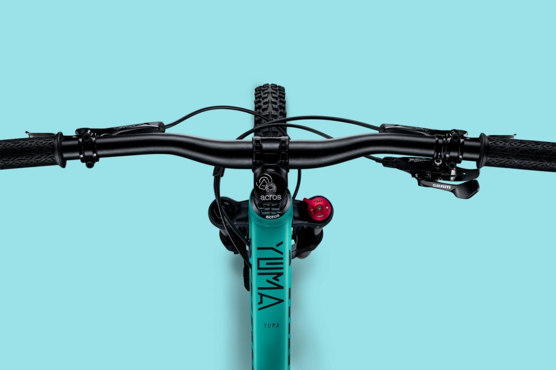 POV1st Ride components such as handlebars, stem and grips are designed specifically for the demands of kids. The SRAM Guide T offers a lot of brake power and can be well adjusted thanks to grip-width adjustment.