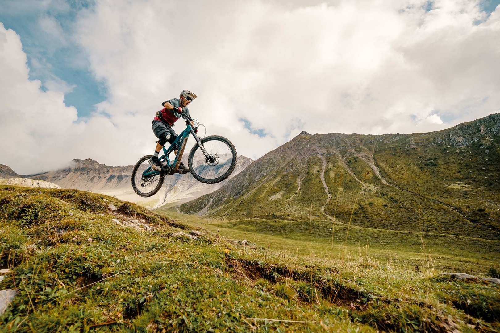PROPAIN-Ekano-AL-MY2021-Prof-Mountains.jpg