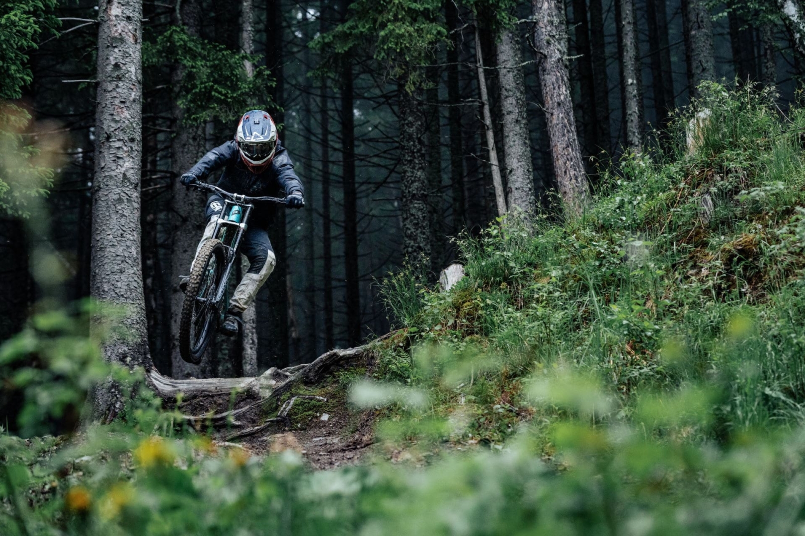 PROPAIN-Rage-CF-MY22-Schladming-Forest-Moody-Jump-7123